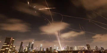 سياسة حظر السفر كأداة للهيمنة في عهد ترامب قراءة نقدية في توظيف السيادة غير العسكرية لصياغة نظام دولي جديد