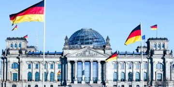 المسلمين أو ترك المجال العام أمام نفوذ مؤدلج.