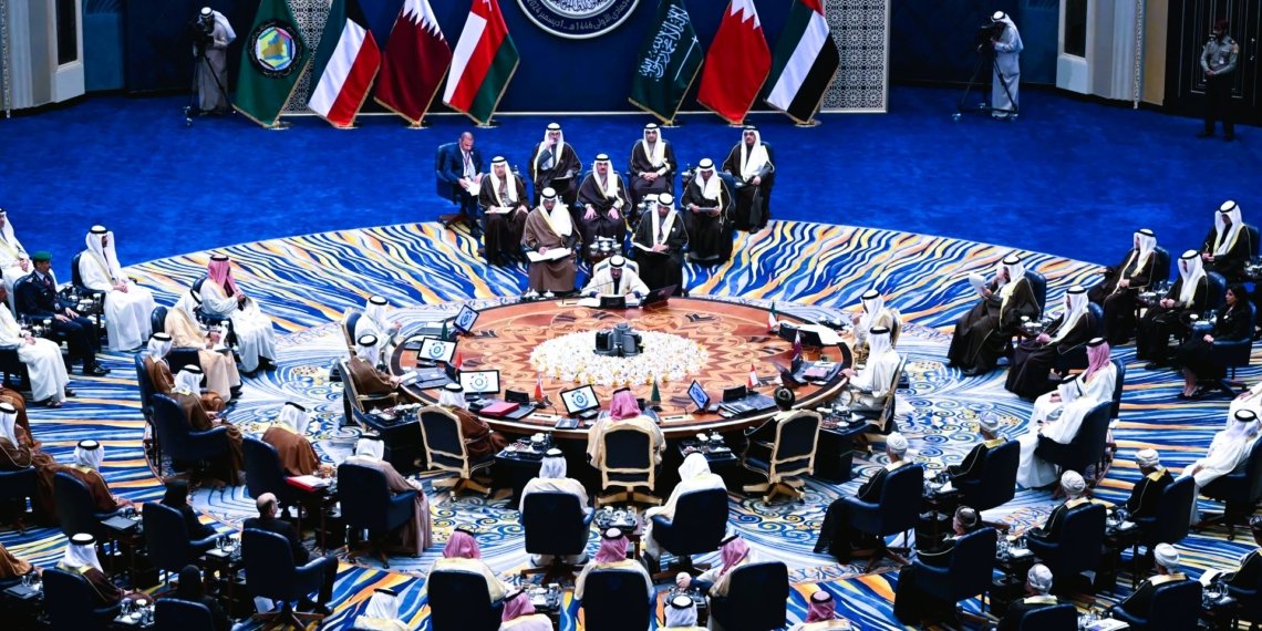 دول الخليج تحذر من سيناريوهات مقلقة جراء الهجوم الإسرائيلي على إيران