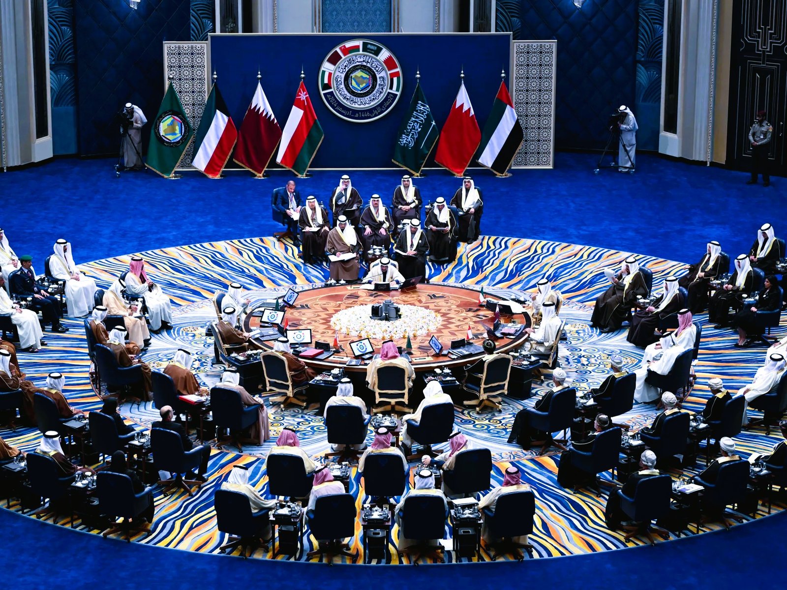 دول الخليج تحذر من سيناريوهات مقلقة جراء الهجوم الإسرائيلي على إيران