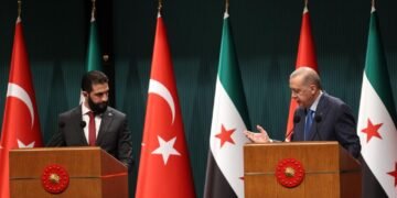 لقاء الشرع وأردوغان في أنطاليا: قراءة تحليلية لمسار التفاهمات السورية-التركية المحتملة في ظل حراك دبلوماسي إقليمي
