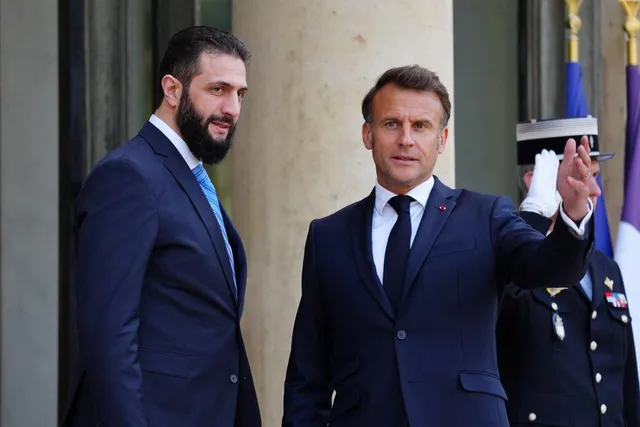 في أول زيارة رسمية إلى فرنسا: مؤتمر مشترك بين الرئيس السوري أحمد الشرع والرئيس الفرنسي ماكرون يؤكد على دعم الاستقرار وإعادة الإعمار في سوريا